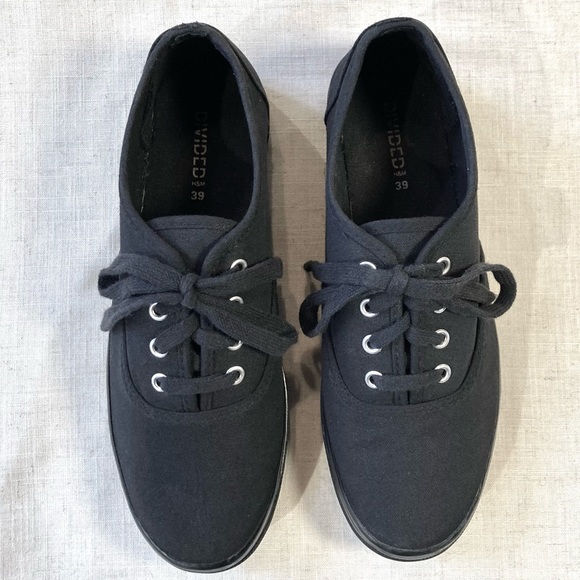 Divided black canvas lace-up platform sneakers - Picture 2 of 11